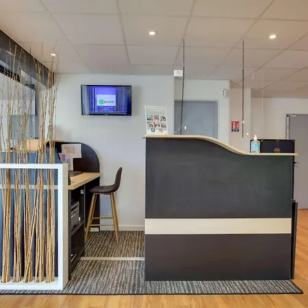 Sure By Western בורדו